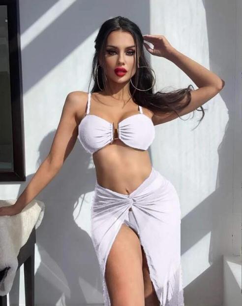 Élégant ensemble bikini pour femme avec paréo portefeuille et haut tendance de berg-feldt