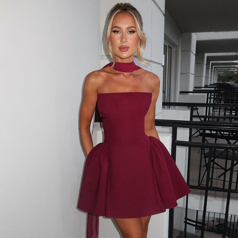 Asymmetrisches Cocktailkleid für Damen mit hochgeschlossenem Kragen von berg-feldt