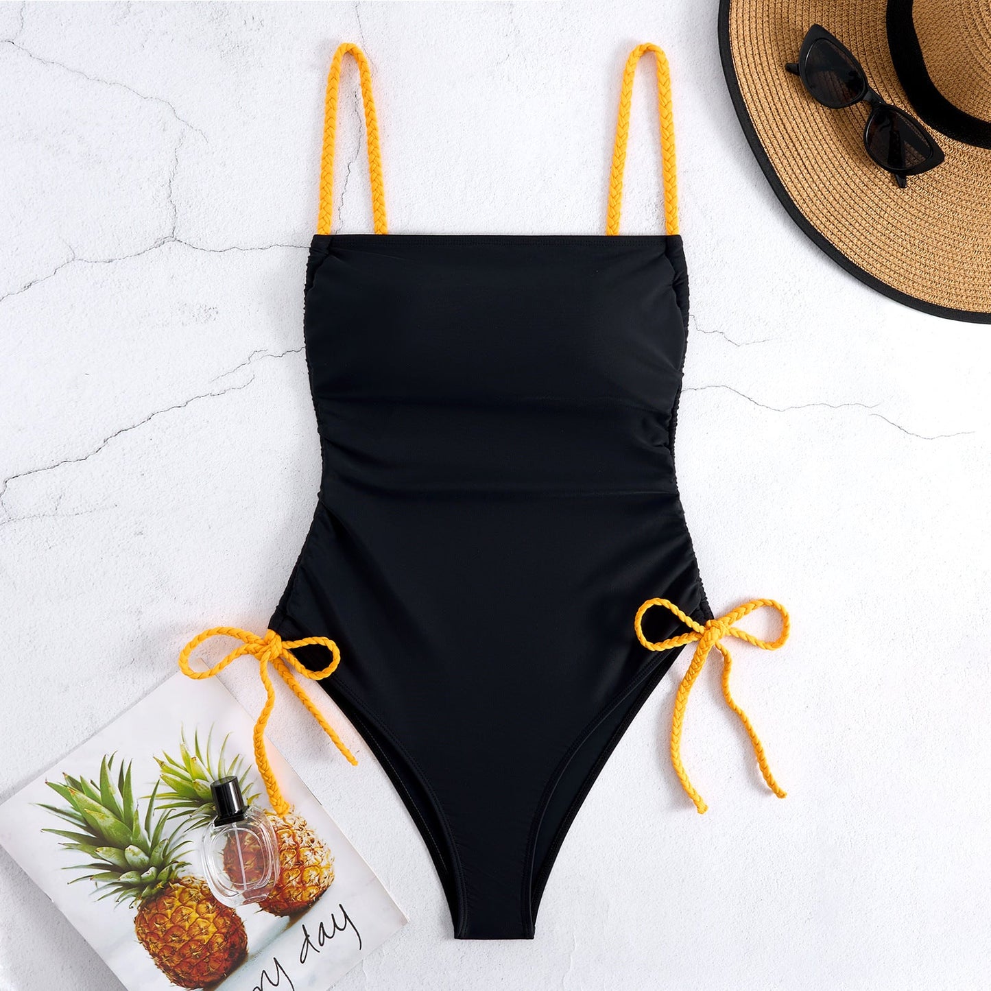 Maillot de bain élégant pour femme avec bretelles réglables et volants latéraux de berg-feldt