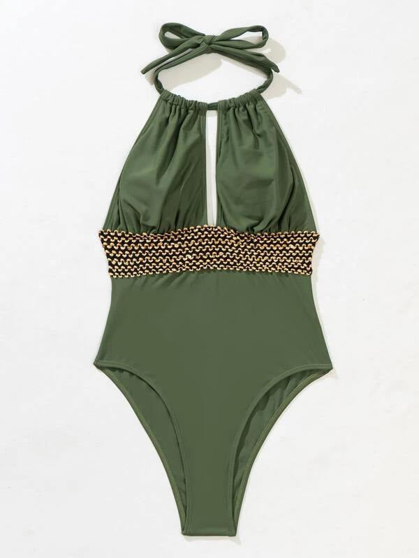Maillot de bain élégant pour femme avec détails dorés et encolure halter, de berg-feldt