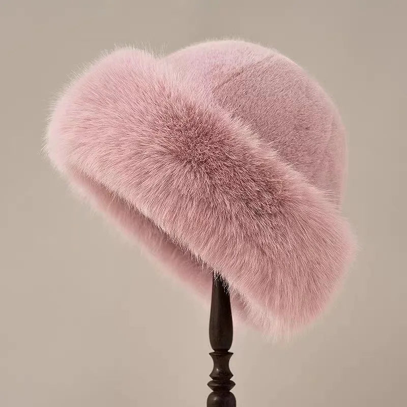 Amara: Elegant White Fur Hat by Berg-Feldt