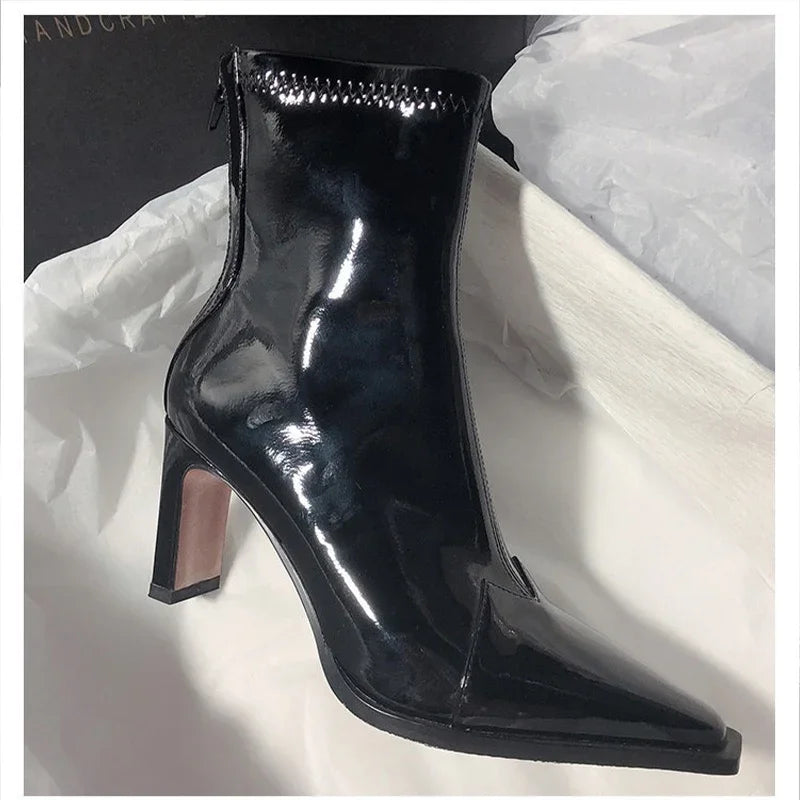 Berg-Feldt | Kniehohe Stiefel mit Blockabsatz, Stilvoll und Trendy