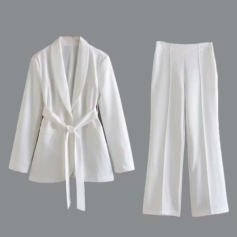 Ensemble blazer femme Avelena : veste et pantalon au style élégant
