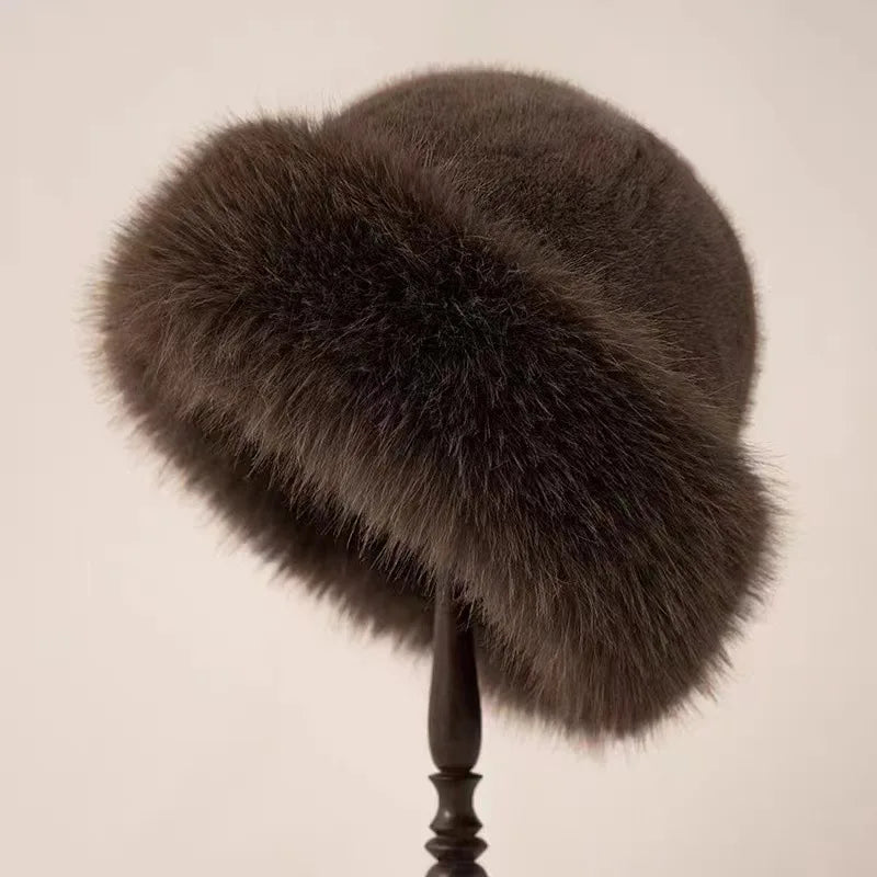 Amara: Elegant White Fur Hat by Berg-Feldt