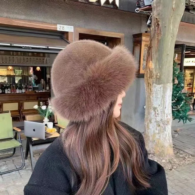 Amara: Elegant White Fur Hat by Berg-Feldt
