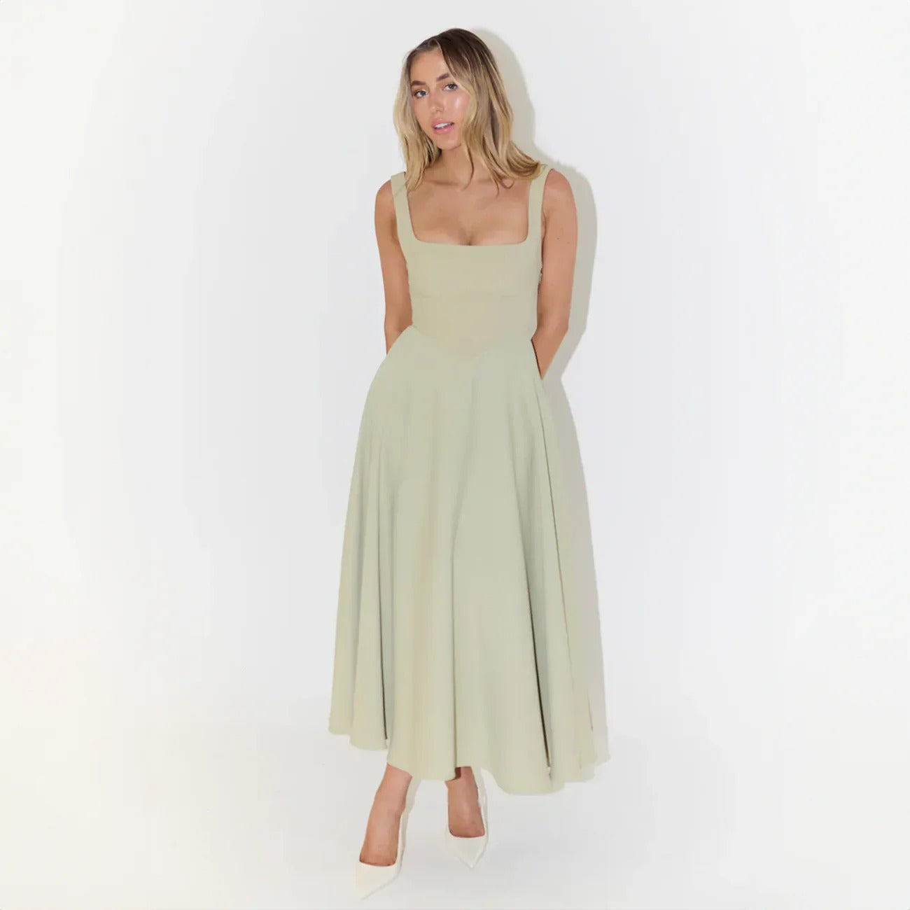 Xylla: Une robe blanche de rêve pour un rendez-vous