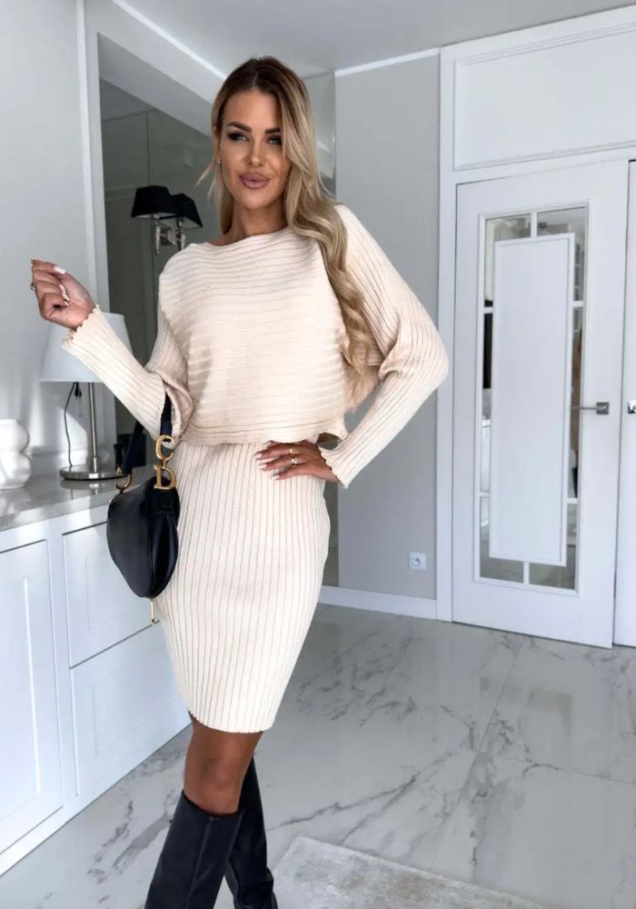 Larrisa : Ensemble pull et mini-robe élégant