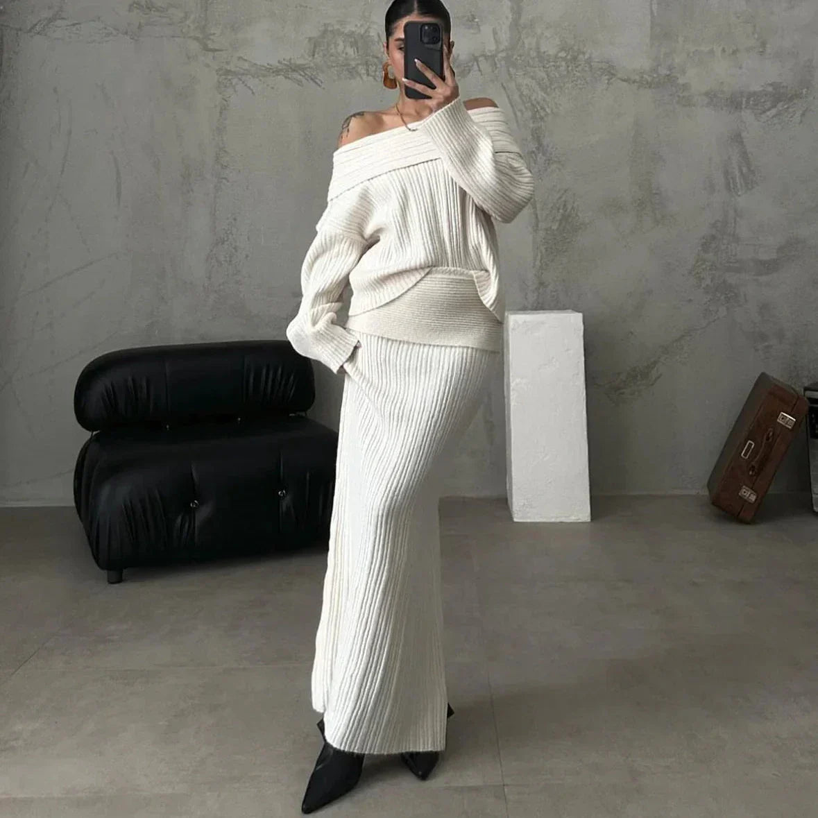 Berg-Feldt | Elegantes Satz Aus Schulterfreiem Pullover und Tailliertem Strickrock