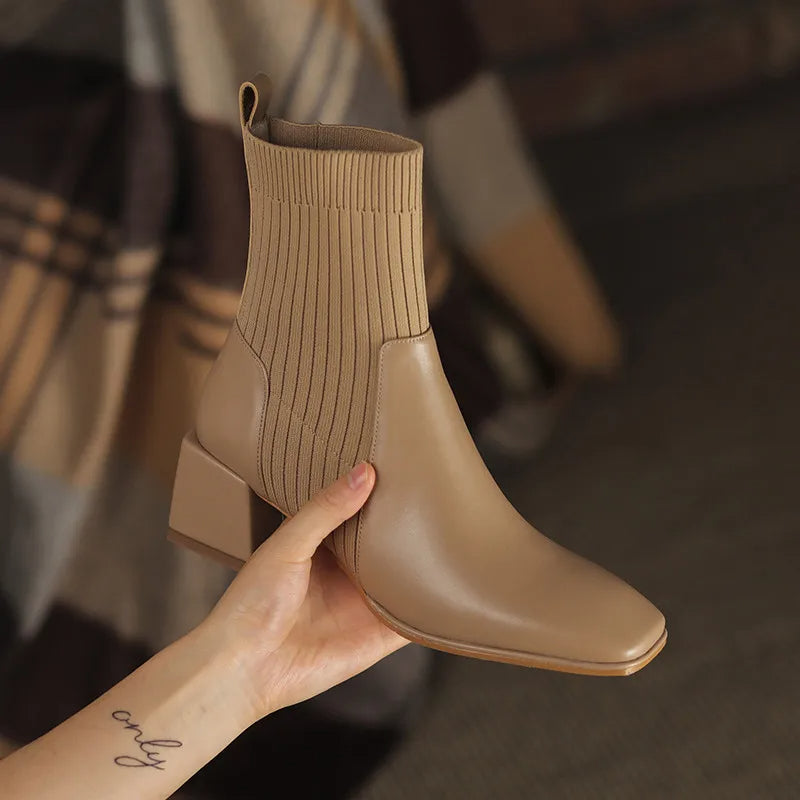 Berg-Feldt | Stiefel mit Quadratischer Zehenpartie und Elastischen Stricksocken