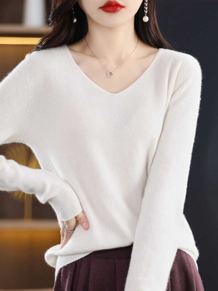 Angenehmer Kaschmirpullover mit V-Ausschnitt von Solaris