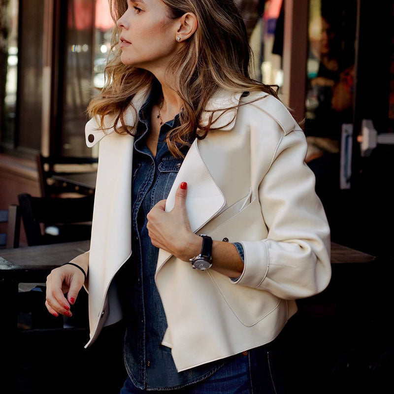 Berg-Feldt | Kurze Damenjacke Eine Lässige Lederjacke für Frauen
