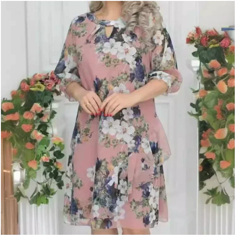 JUTTA: Ein blumiges Chiffonkleid