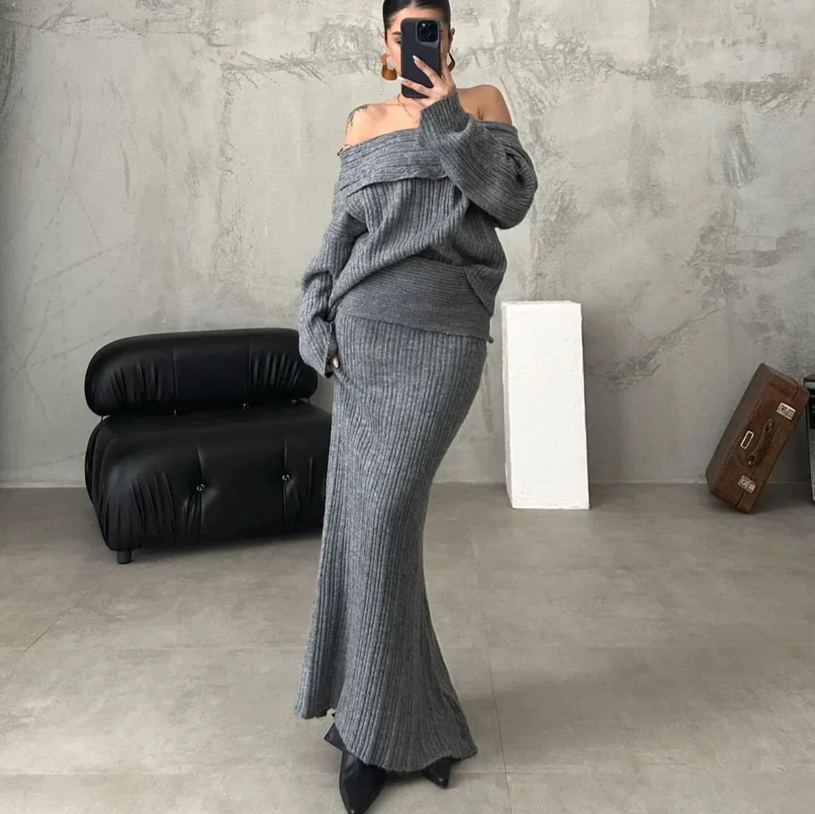 Berg-Feldt | Elegantes Satz Aus Schulterfreiem Pullover und Tailliertem Strickrock
