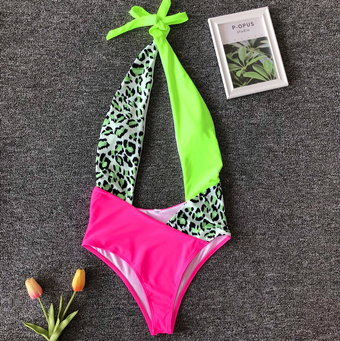 Maillot de bain femme Berg-Feldt asymétrique avec détails de nœuds sophistiqués
