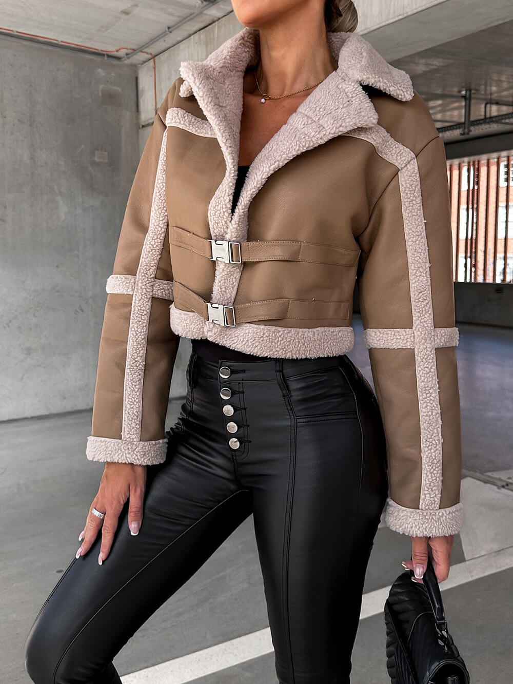 Berg-Feldt | Elegante Lederjacke mit Plüschbesatz
