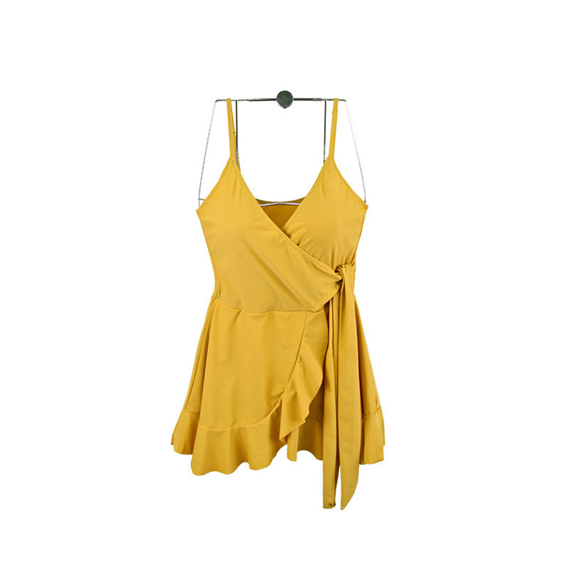 Élégant maillot de bain pour femme avec jupe flottante et bretelles raffinées à nouer de berg-feldt
