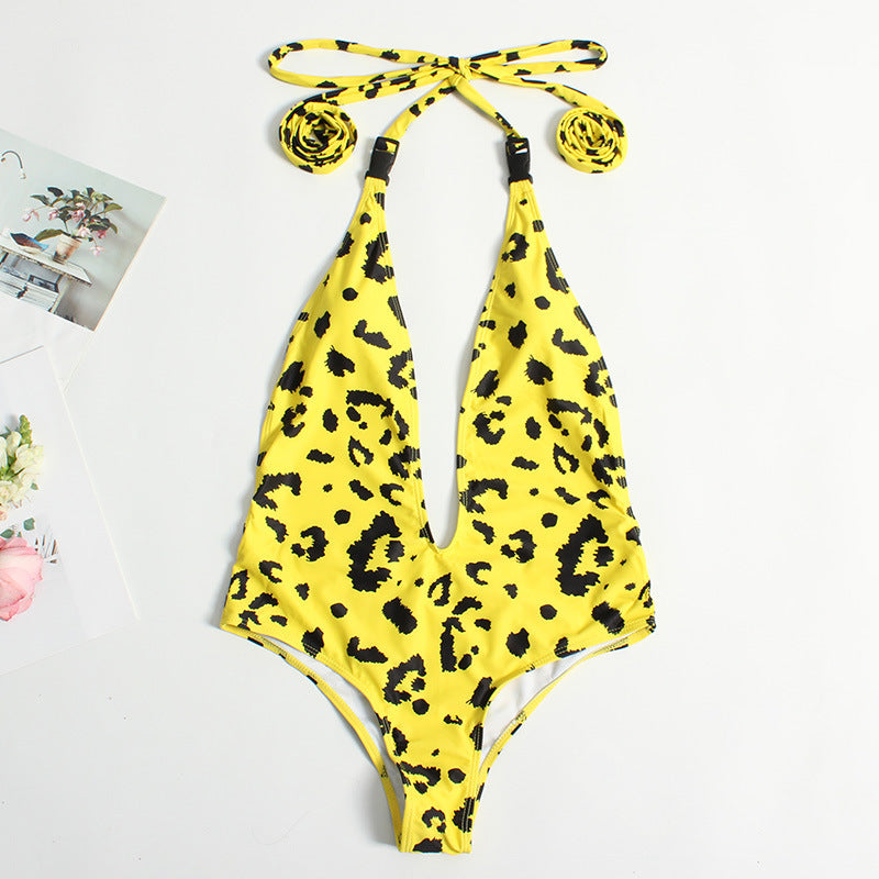 Maillot de bain élégant pour femme avec décolleté plongeant et imprimé léopard par berg-feldt