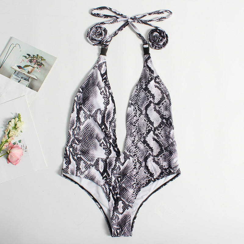 Maillot de bain élégant pour femme avec décolleté plongeant et imprimé léopard par berg-feldt