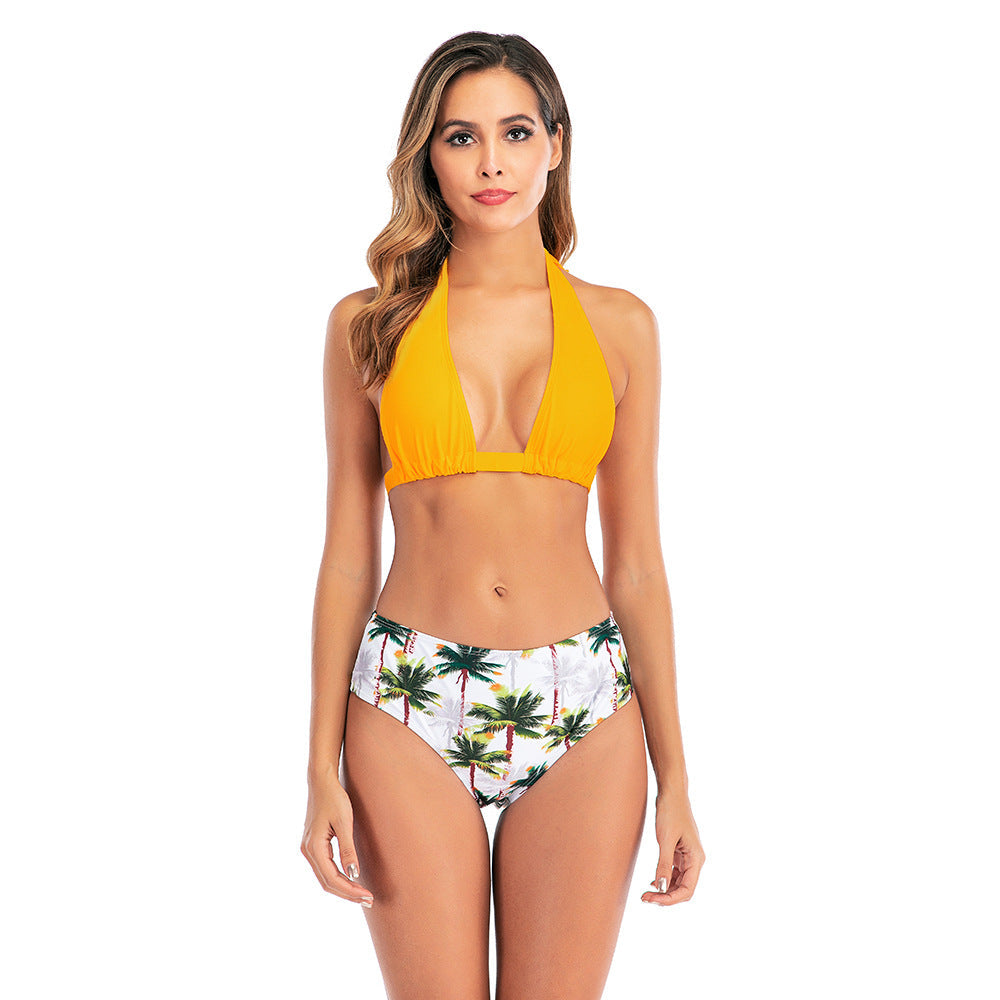 Trendiger Damen-Bikini mit Polka Dots und hohem Beinausschnitt von berg-feldt