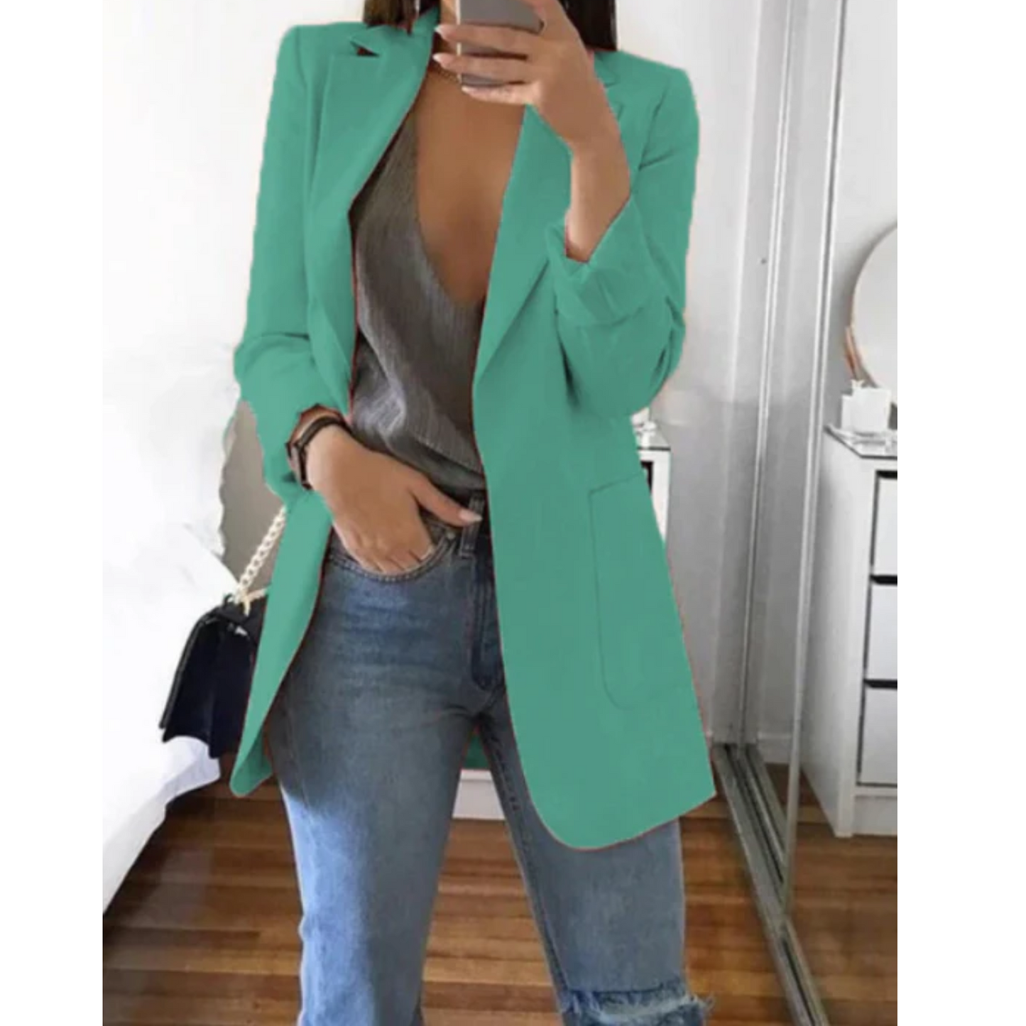 Blazer ajusté moderne et élégant Avelena