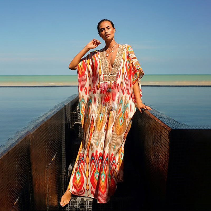 Elegantes Kaftan-Kleid für Damen mit farbenfrohem Ikat-Muster und edlen Paillettendetails von berg-feldt
 - berg-feldt