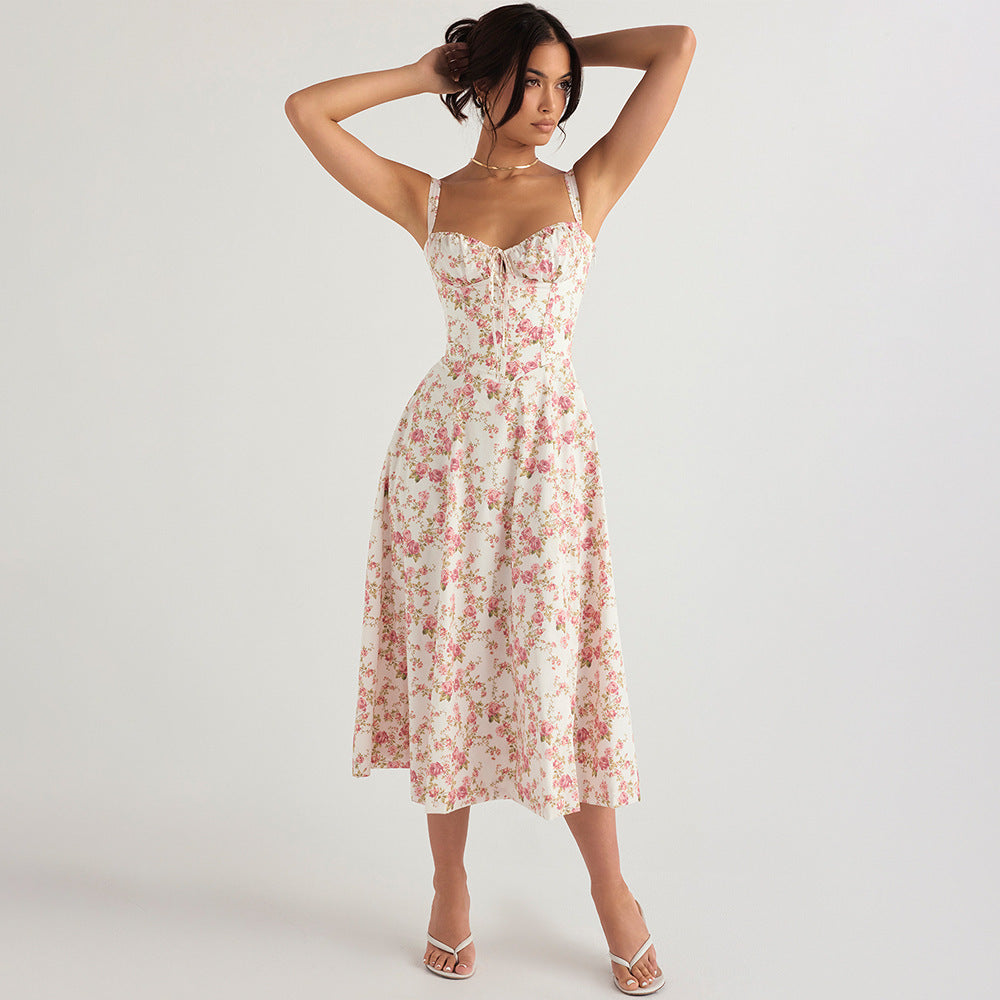 Robe d'été Fudus : robe au-dessus du genou, coupe ajustée avec dos décolleté