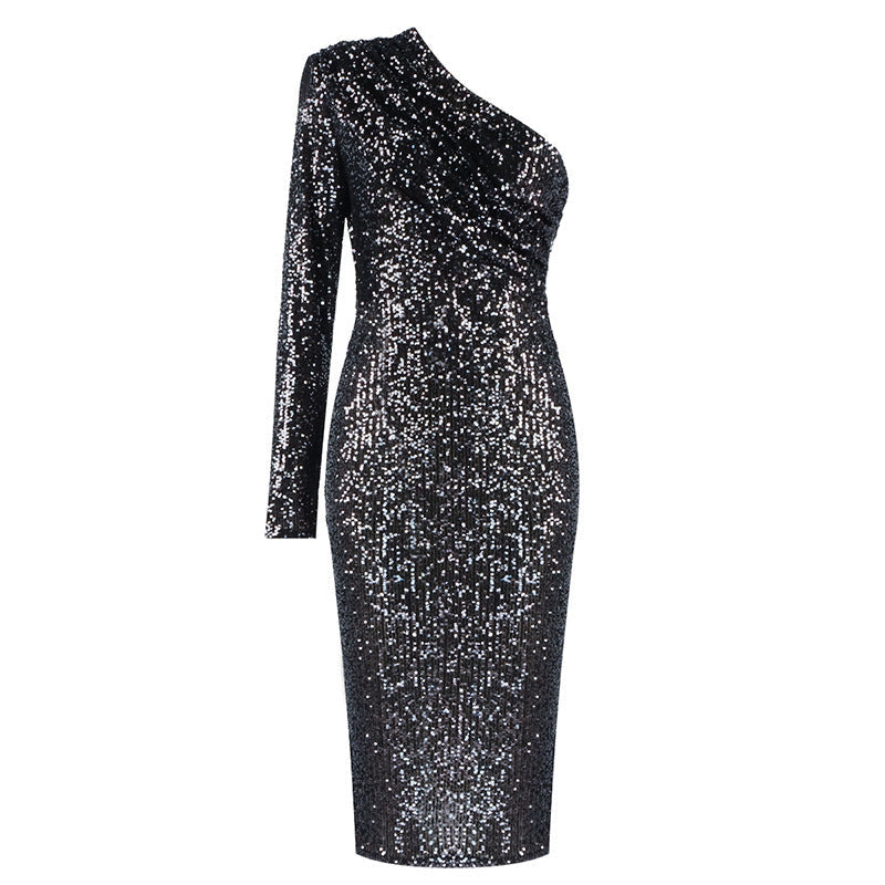Abendkleid von Fudus mit schrägem Paillettenkragen