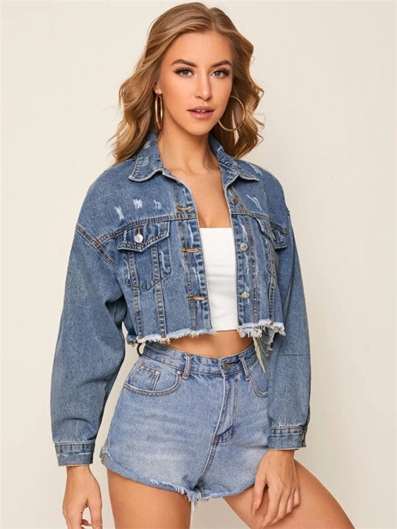 Lässige Damen Jeansjacke im Vintage-Stil, cropped, mit Fransen und coolen Rissen – berg-feldt