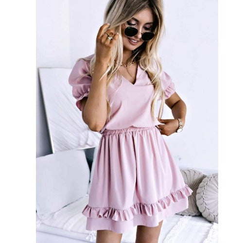 Mini-robe courte pour femme avec ourlet volanté et manches courtes par berg-feldt