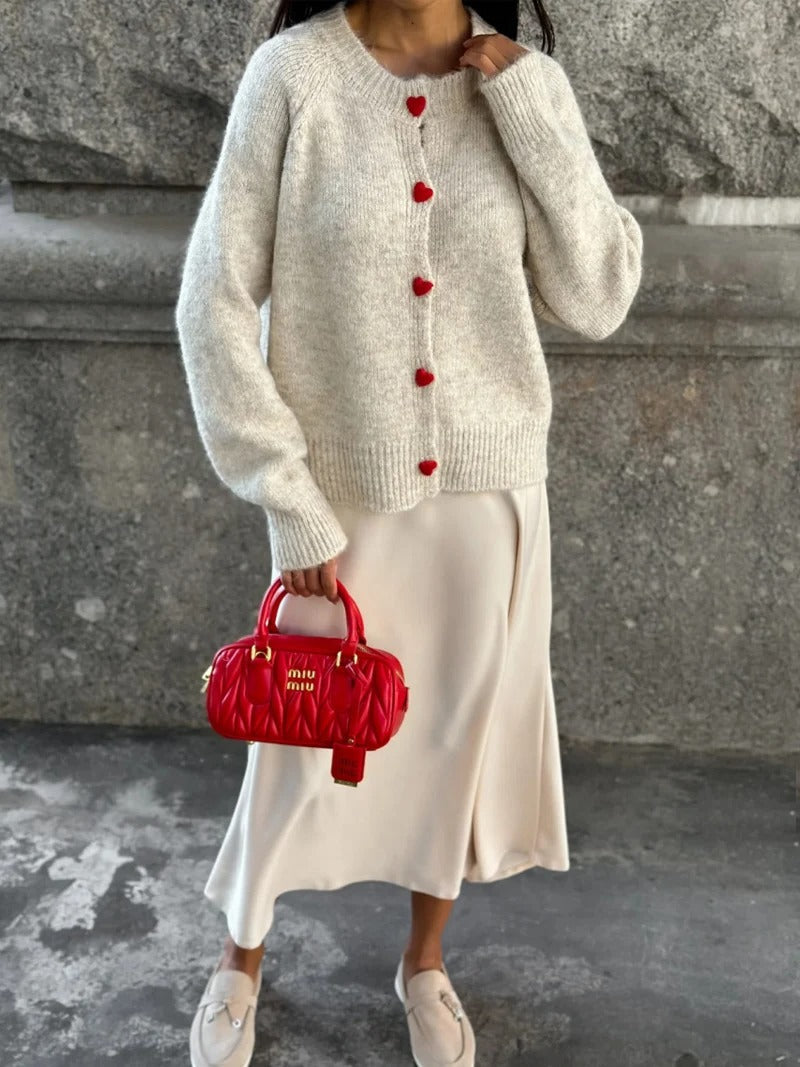 Berg-Feldt | Kuschelige Strickjacke mit Herzknöpfen