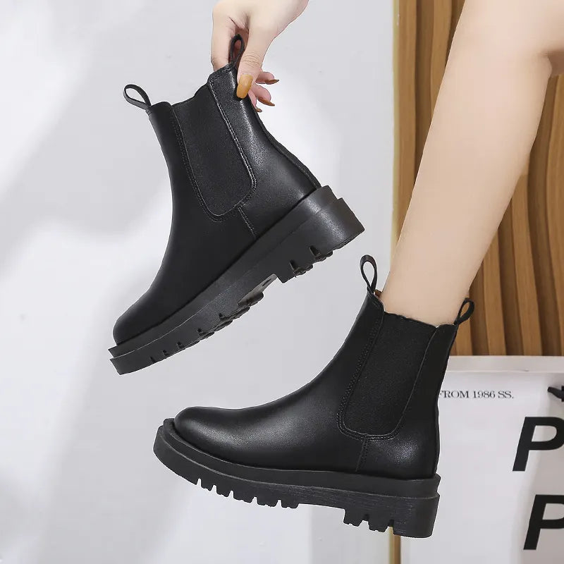 Berg-Feldt | Retro Stiefel mit Dickem Quadratischen Absatz
