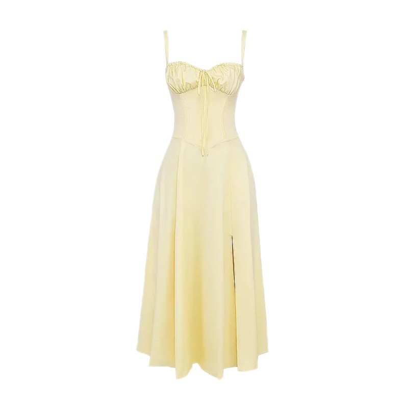 Robe d'été Fudus : robe au-dessus du genou, coupe ajustée avec dos décolleté