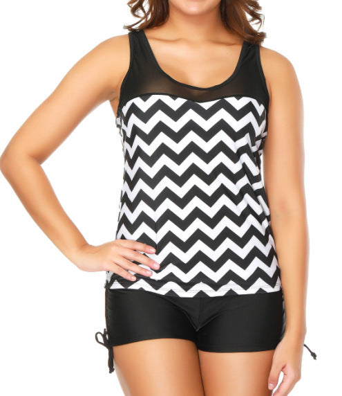 Sportlicher Tankini mit Shorts und modischem Zickzack-Muster von berg-feldt
