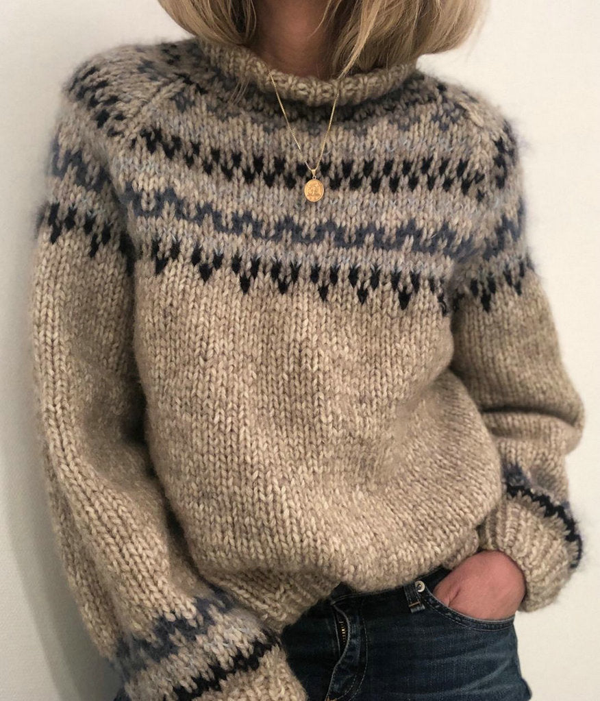 Pull tricoté épais pour femme avec col montant et motif unique Berg-Feldt