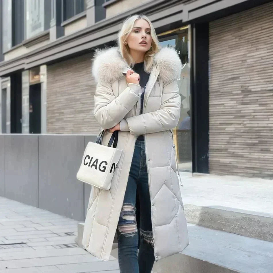 Berg-Feldt | Fell Trenchcoat Weiß Schick und Warm