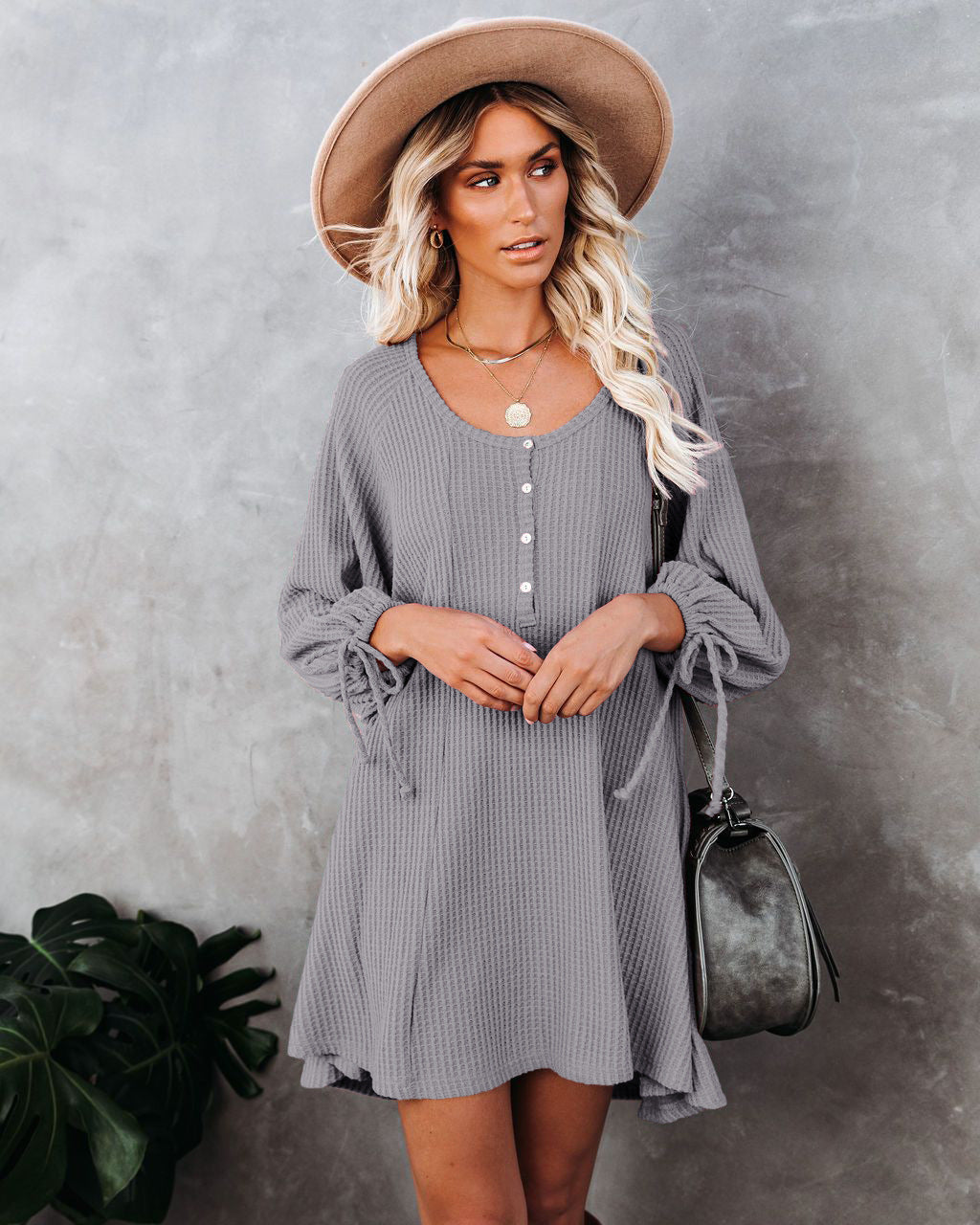 Robe décontractée boutonnée pour femme avec détails à volants et ourlet décoratif Berg-Feldt