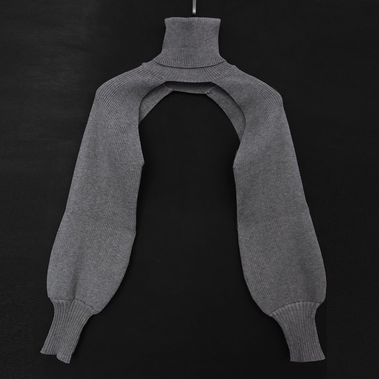 Haut en tricot pour femme coupe innovante col montant Berg-Feldt