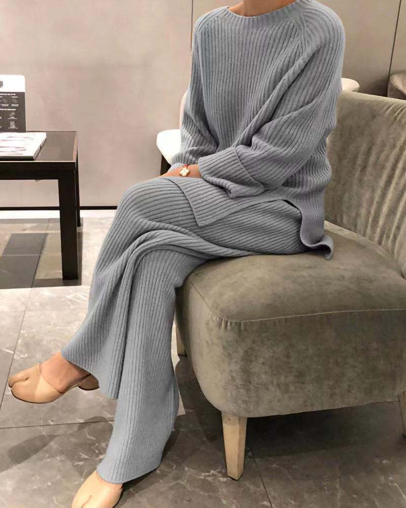 Ensemble tricoté confortable pour femmes au design côtelé moderne Berg-Feldt