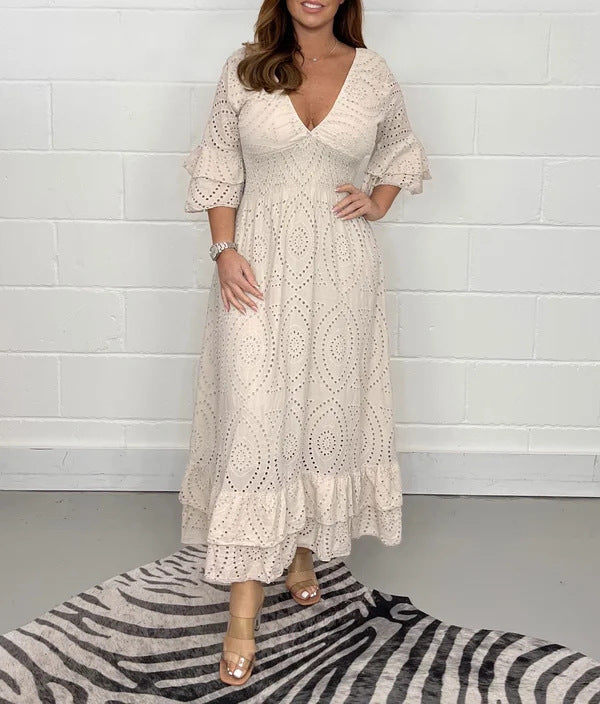 Fudus | Robe unie à col en V, coupe haute et broderies