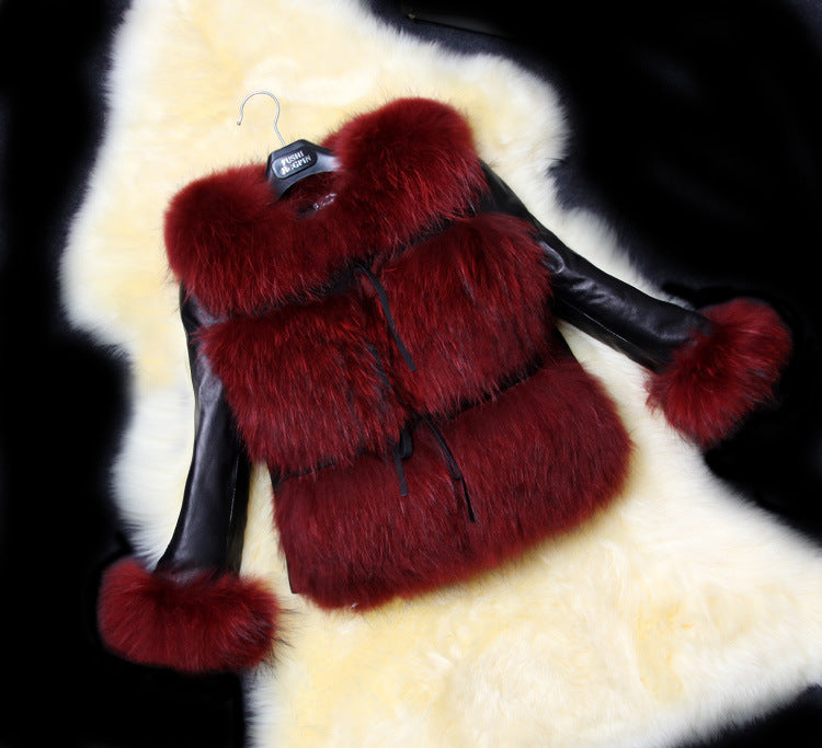 Damen Stilvolle Kunstpelzjacke mit tailliertem Schnitt und eleganten Details Berg-Feldt