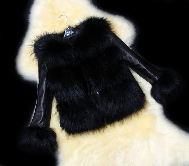 Damen Stilvolle Kunstpelzjacke mit tailliertem Schnitt und eleganten Details Berg-Feldt