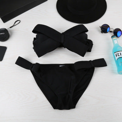Maillot de bain deux pièces moderne pour femme avec nœuds et coupe échancrée