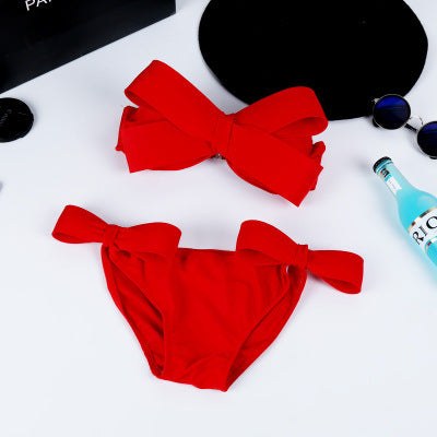 Maillot de bain deux pièces moderne pour femme avec nœuds et coupe échancrée