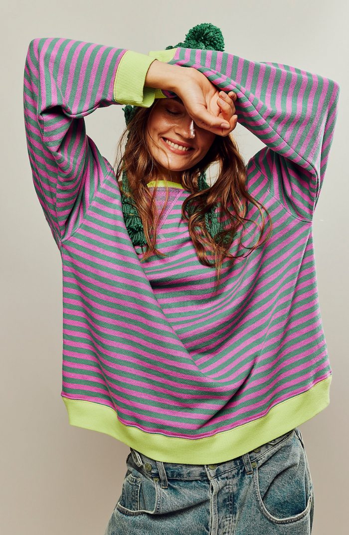 Stilvolles, warmes und verspieltes Oversized-Sweatshirt von Fudus mit Streifen