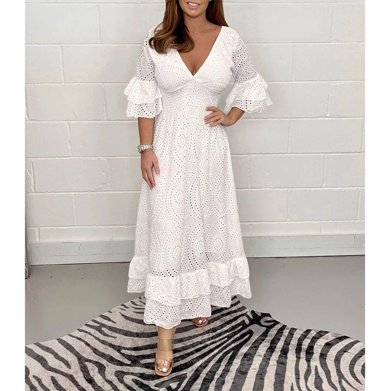 Fudus | Robe unie à col en V, coupe haute et broderies