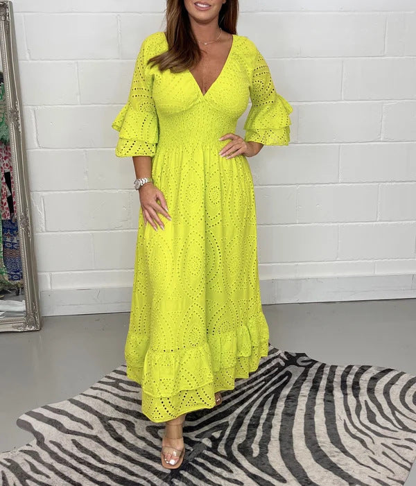 Fudus | Robe unie à col en V, coupe haute et broderies