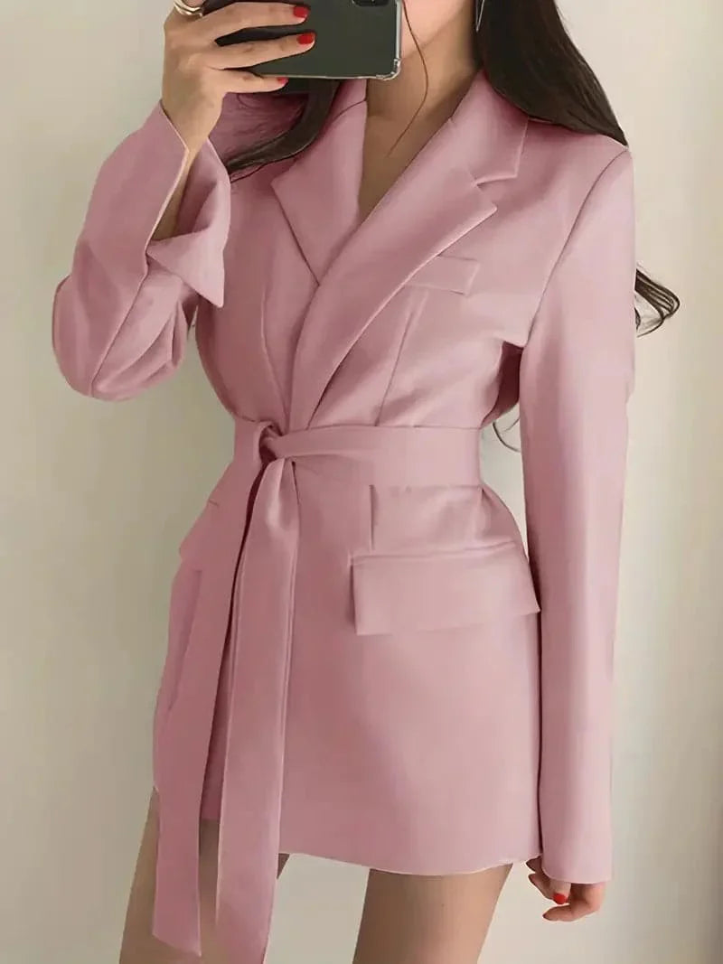 Berg-Feldt | Robe blazer - Coupe cintrée - Col à revers - Ceinture à nouer - Longueur mini