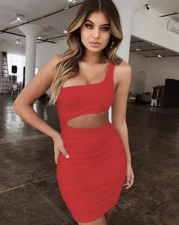 Kurzes Fudus Kleid mit asymmetrischem Schnitt, sexy Design und Ausschnitt
