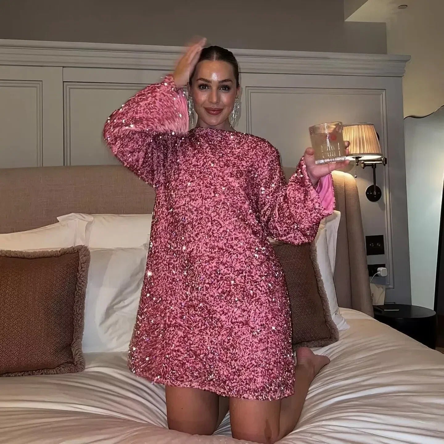 Élégante robe à paillettes avec nœud de Jadira
