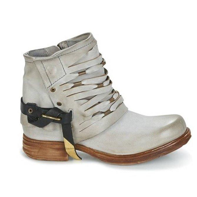 Berg-Feldt | Retro Stiefeletten mit Blockabsatz und Reißverschluss
